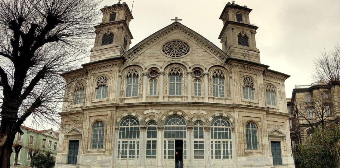 Истражи ја убавината и минатото на Hagia Triada црква во Beyoğlu