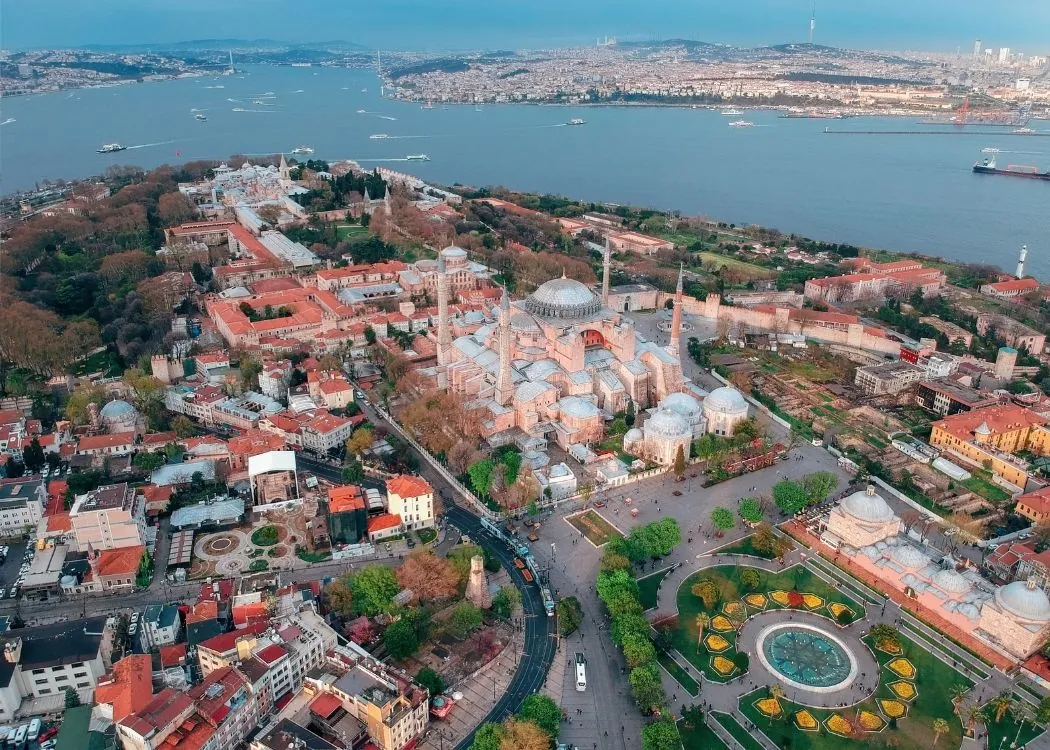 istilal avenue istanbul historical tram